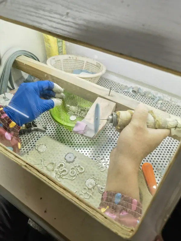 Jewelry polishing workstation